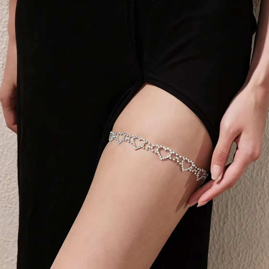Body Jewelry Dress - Łańcuszek na nogę z serduszkiem, łańcuszek