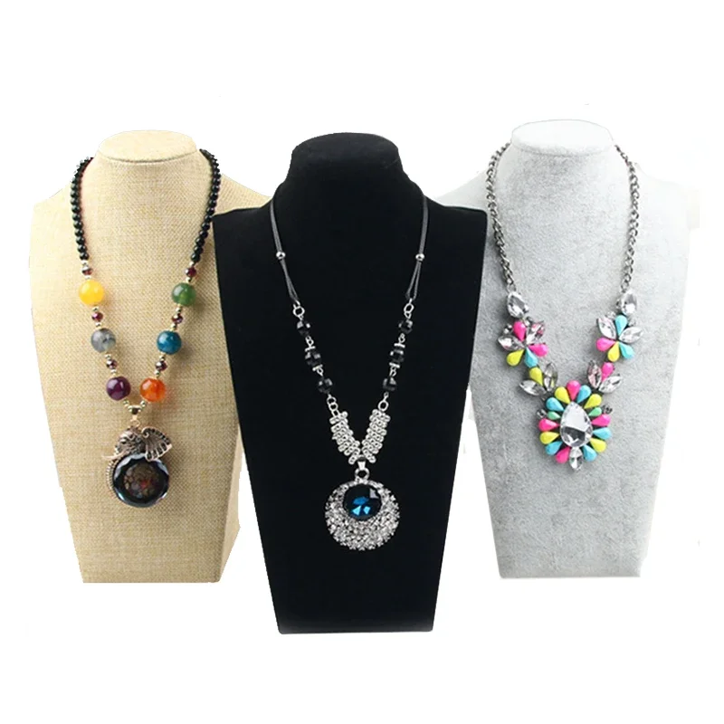 Aksamitny portret Naszyjnik Wy – Body Jewelry Holder recenzja i cena